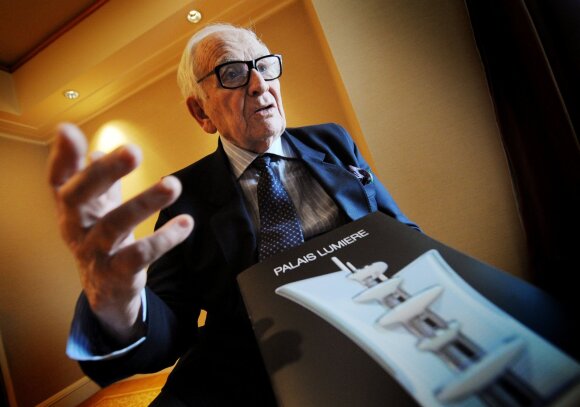 Pierre Cardin wants to build a futuristic skyscraper in Venice 