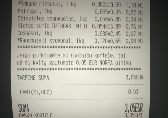 Orkaitėje keptas sviestinis moliūgas su pekano riešutais, džiovintomis spanguolėmis ir kietuoju sūriu