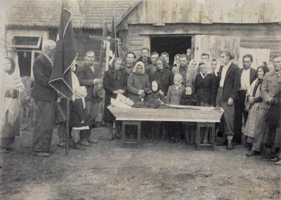 Juozas Barkauskas-Vėjūnas (boy on the right)