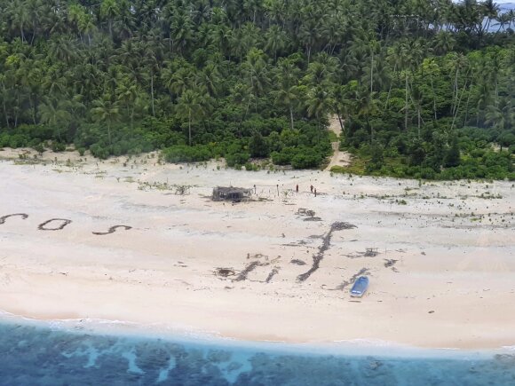 Sailors trapped on a rescued tropical island after writing the SOS signal in the sand