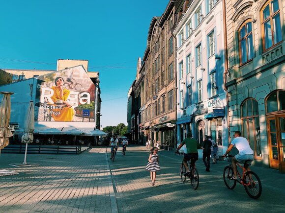 After seeing the crowded Lithuanian bars, Latvians can't believe: no one is afraid of you?