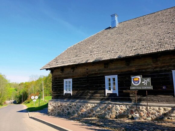 Dubingių turizmo informacijos centras įrengtas 1842 m. grafo M. Tiškevičiaus pastatytos karčemos patalpose