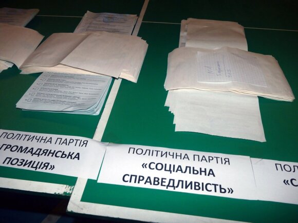 Ukraina skaičiuoja rinkimų į Aukščiausiąją Radą rezultatus 