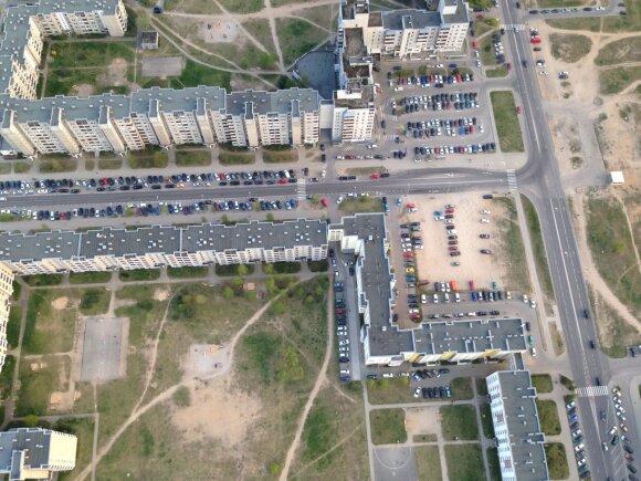 Karantinas keičia daugiabučių gyventojų kasdienybę: gyvenimas sustojo ir čia