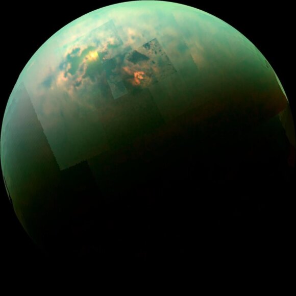 Saturno palydovas Titanas būtų nebloga vieta silicio pagrindu sudarytai gyvybei (nuotrauka - mozaika iš zondo "Cassini" kadrų)
