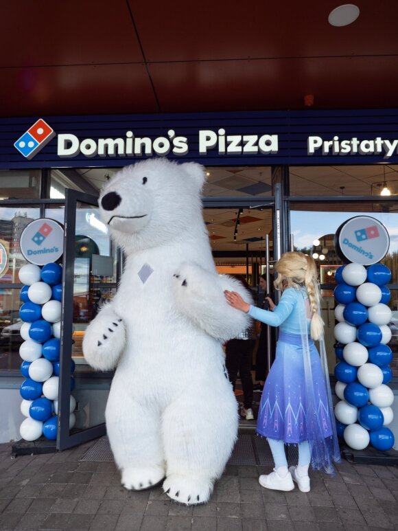 Domino’s picerijų tinklas mėgsta palepinti savo klientus – kviečia į smagią šventę Kaune