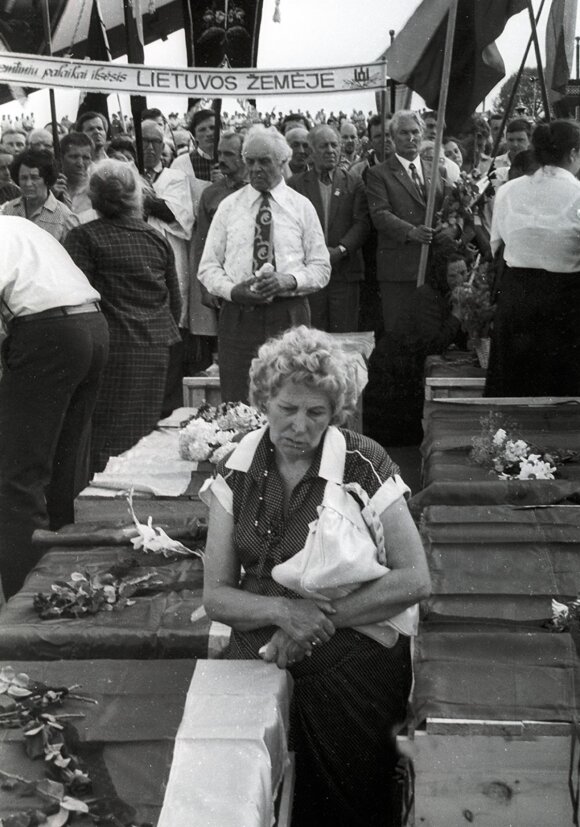 Į Kėdainių karinį oro uostą 1989 m. buvo pargabenti 120 lietuvių tremtinių palaikai