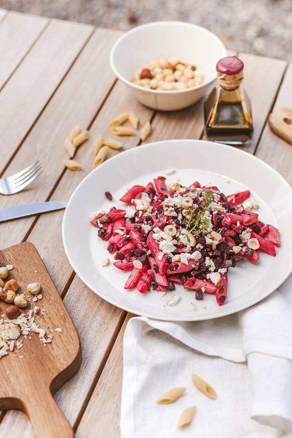 Pasta with fresh beets and smoked cottage cheese