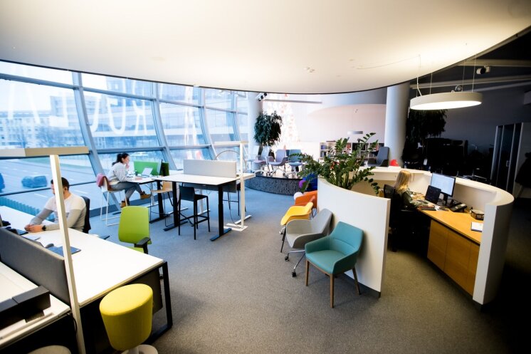 Išskirtiniame biure virš tunelio – sūpynės, originalios darbo bei poilsio erdvės ir tvarumo pavyzdžiai