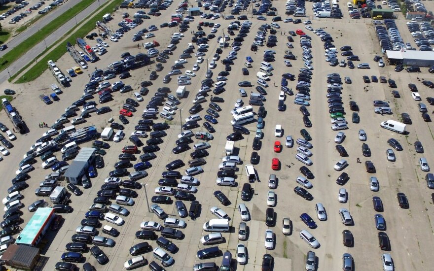 Automobilių pardavimai ES spalį kilo iki aštuonių metų maksimumo
