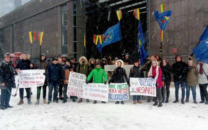 Irkluotojų protestas prie Vilniaus savivaldybės / Foto: Dominykas Genevičius, ELTA
