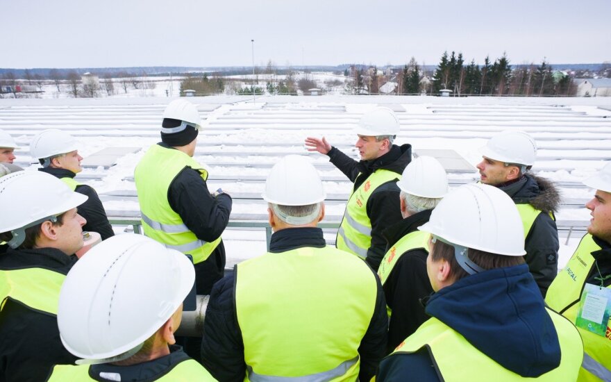 Lentvaryje atidaryta didžiausia Baltijos šalyse saulės elektrinė, įrengta ant stogo