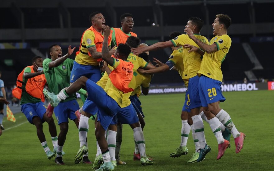 Drama „Copa America“ turnyre: fantastišką įvartį praleidę brazilai pergalę išplėšė 90+10 min.