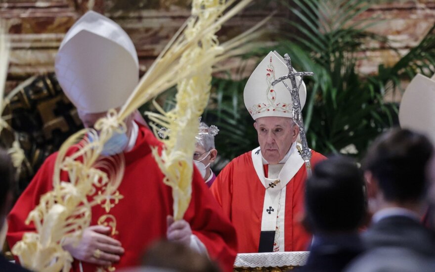 Verbų sekmadienį popiežius Pranciškus aukojo šventas mišias