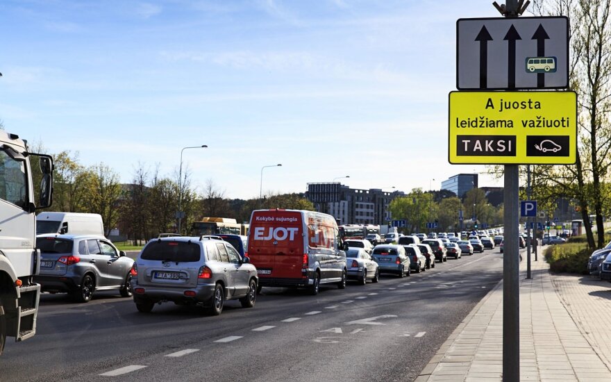 Siūloma greitosios medicininės pagalbos automobiliams leisti važiuoti „A“ juosta mieste