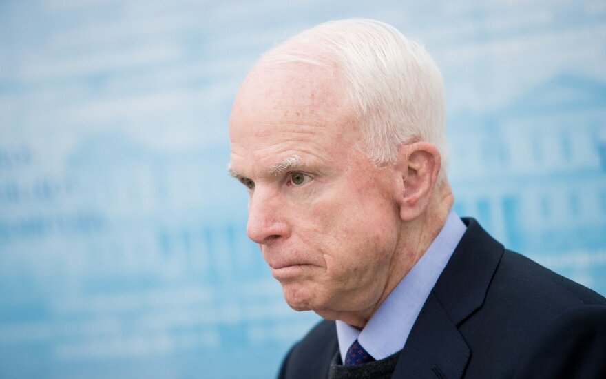 remove Re-Crop Republican Senator John McCain of the US at the Presidential palace in Vilnius