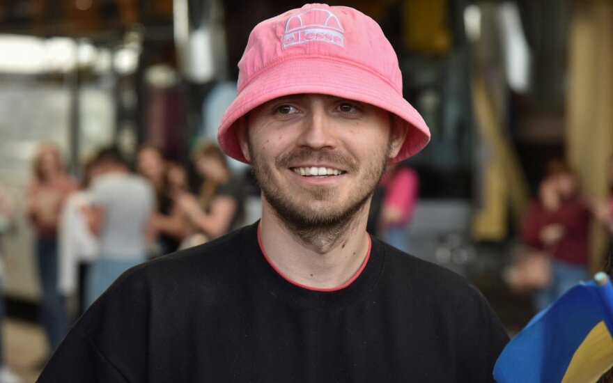 pink fashion hat