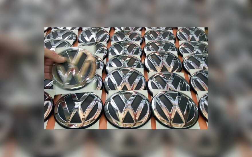 „Volkswagen“ JAV atšaukia beveik 380 tūkst. automobilių