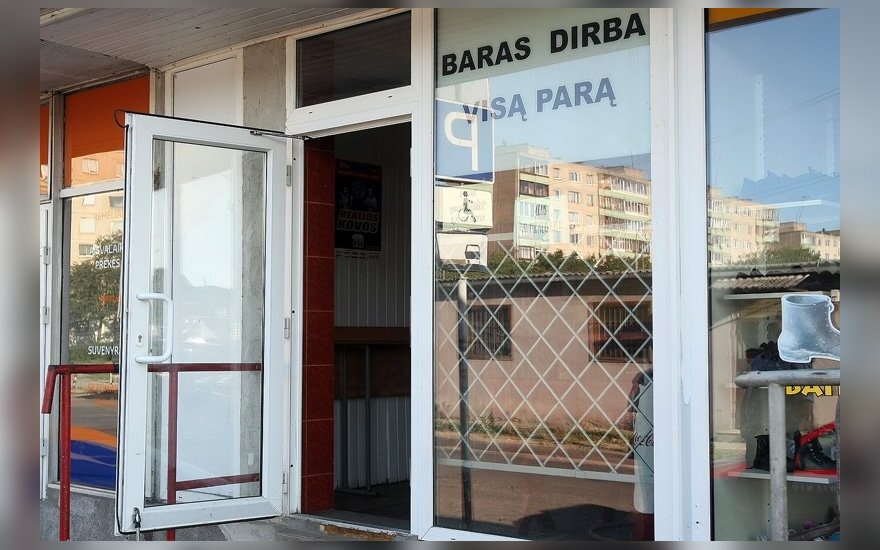 Po naktinių reidų 10 įmonių veikla laikinai sustabdyta