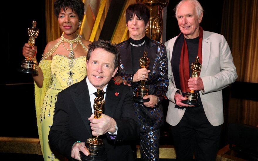 Michaelas J. Foxas su kolegomis