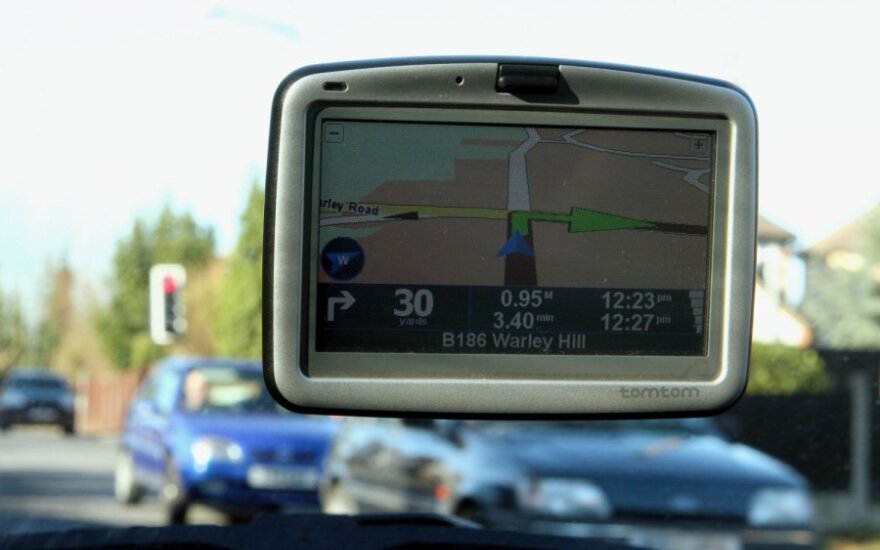 Navigacijos sistema aklai pasitikėjusi močiutė vietoje 80 km nuvažiavo 1300