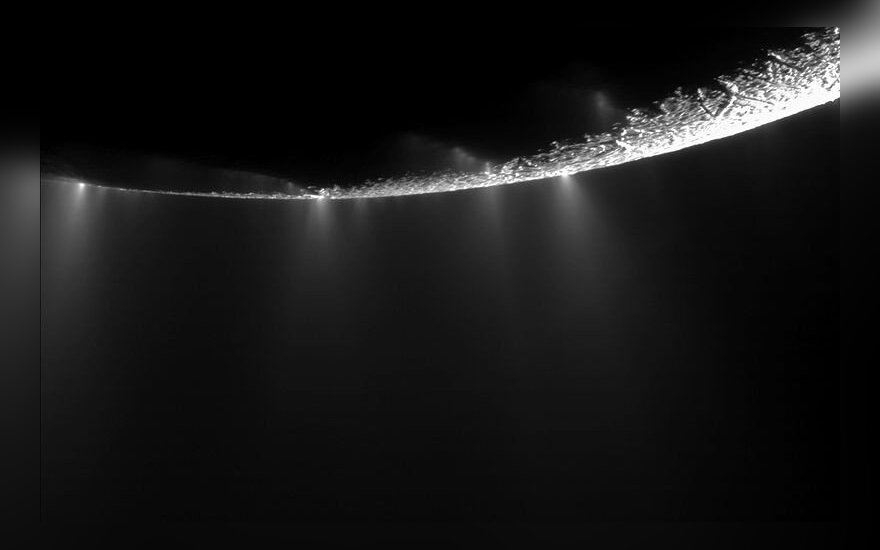 Encelado geizeriai