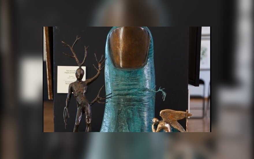 Chuliganas Rygoje suniokojo Salvadoro Dali skulptūrą „Angelo pasirodymas“
