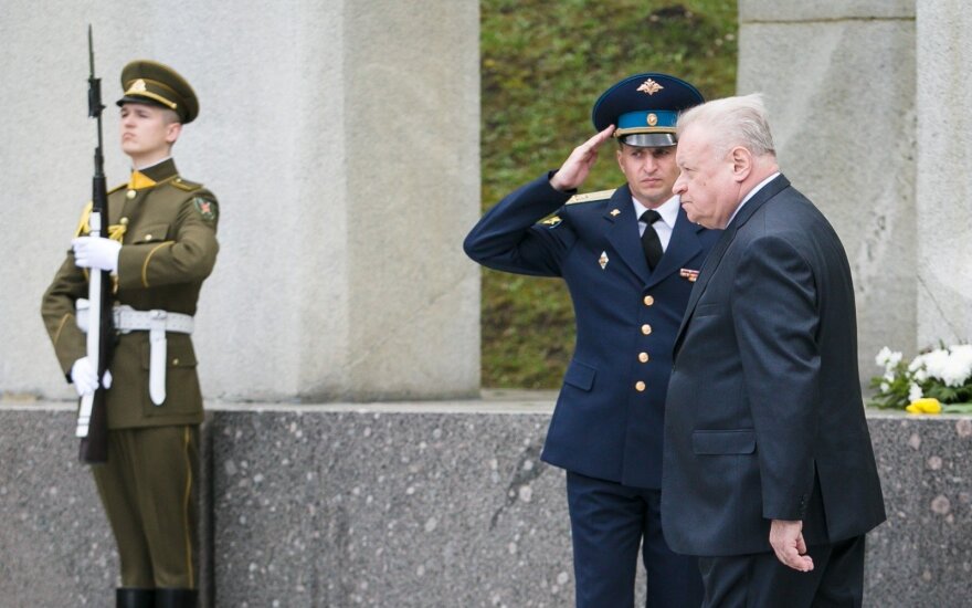 Russia's Ambassador A. Udaltsov at the monument to the Lithuanian freedom fighters