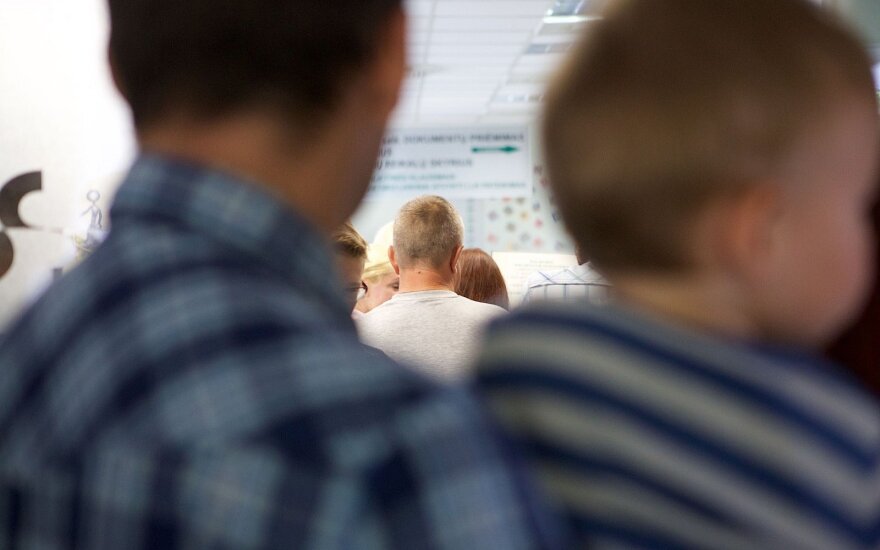 Migracijos departamentas ruošiasi įvesti išankstinę registraciją internetu dėl leidimų gyventi Lietuvoje