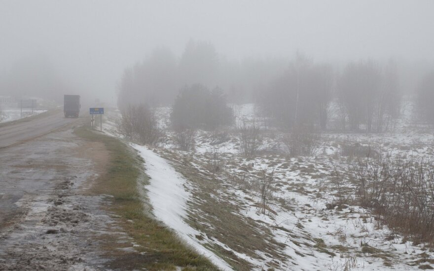 Kelininkai įspėja: Lietuvoje yra slidžių kelių ruožų