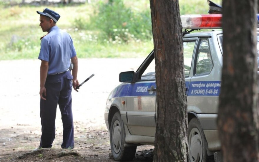 Rusijoje nuogas teisėjas užkluptas automobilyje, užsiimantis seksu su vaiku