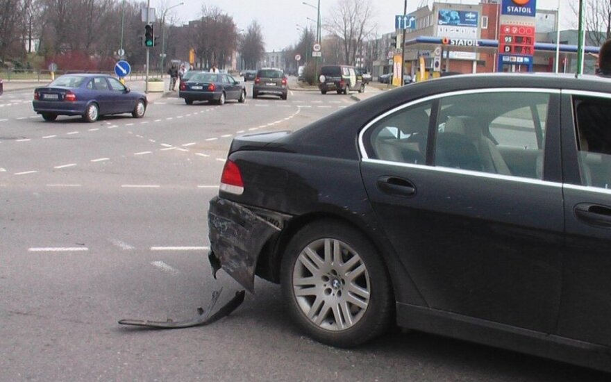 Avarijos Klaipėdoje: BMW - Audi, Peugeot - VW Golf