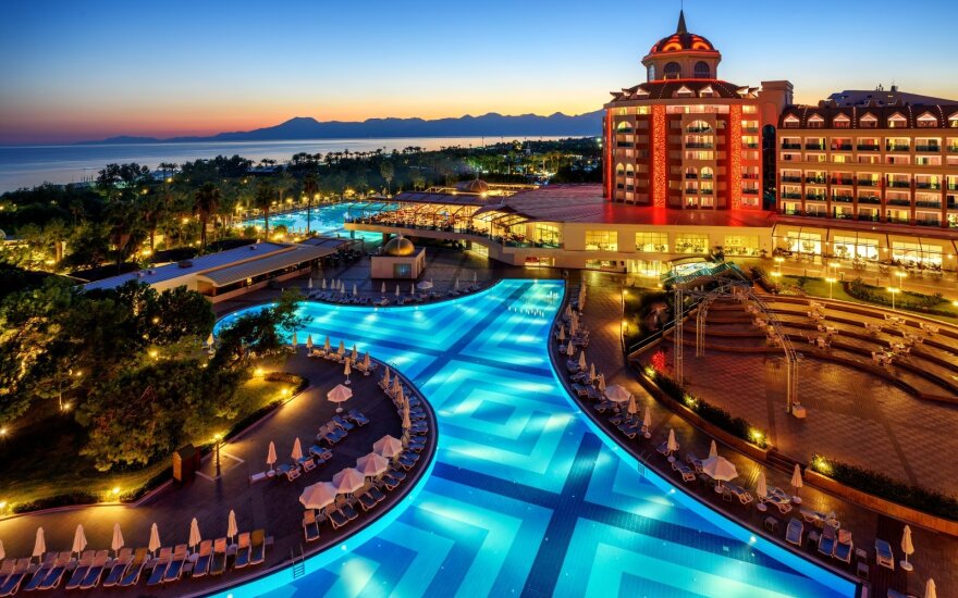 Kelionių organizatoriai įvardijo Turkijos viešbučius, kuriuos renkasi lietuviai, norintys išvengti susidūrimo su rusų turistais