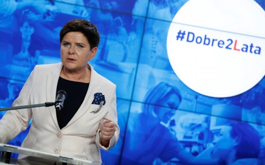 Lenkijos premjerė Beata Szydlo atsistatydina - DELFI