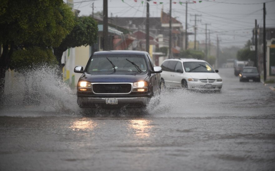 Uraganas „Willa“ smogė Meksikos Ramiojo vandenyno pakrantei