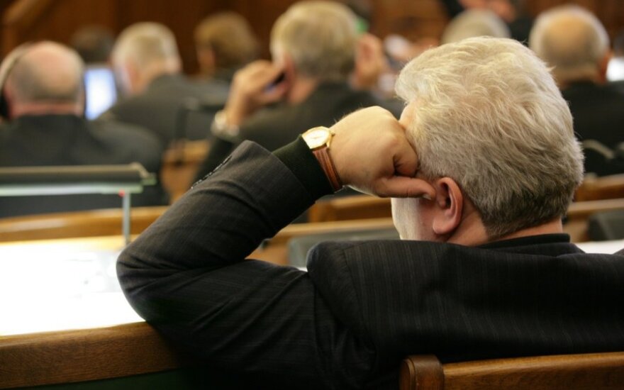 Latvijos seimas pritarė konstitucijos pataisoms, numatančioms atvirus prezidento rinkimus