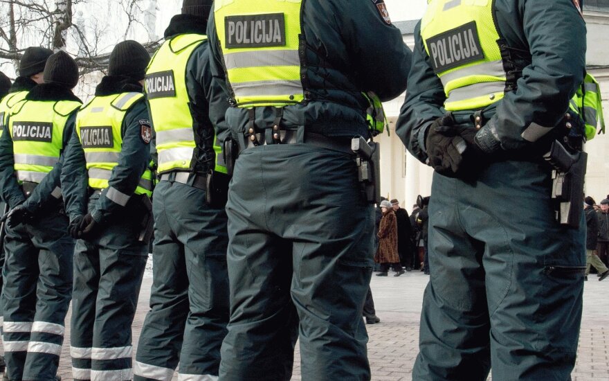 Lietuvos policijoje – dar neregėtas skandalas: kamerą pavertė kankinimų kambariu