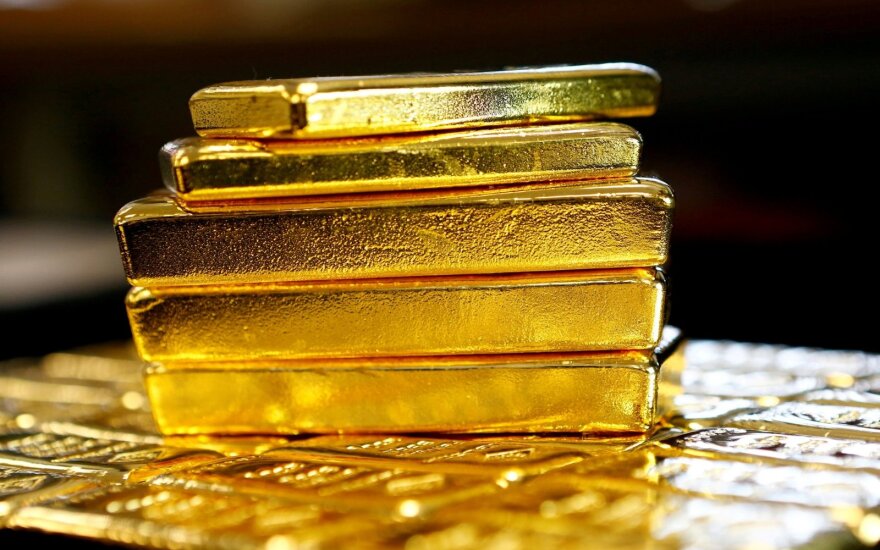 Lietuviai ieško, kur investuoti susikaupusius pinigus: aukso pardavėjai nepamena tokio pirkimo bumo