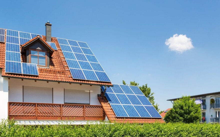 Nutolusi ar ant nuosavo stogo: ESO pataria, kaip išsirinkti saulės elektrinę