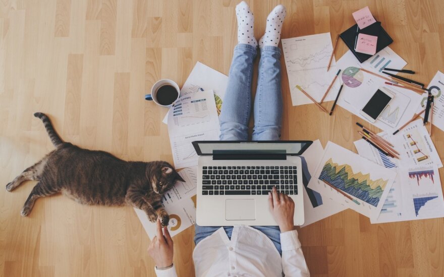Darbas namuose internetu - Papildomų pajamų internete atsiliepimai namuose