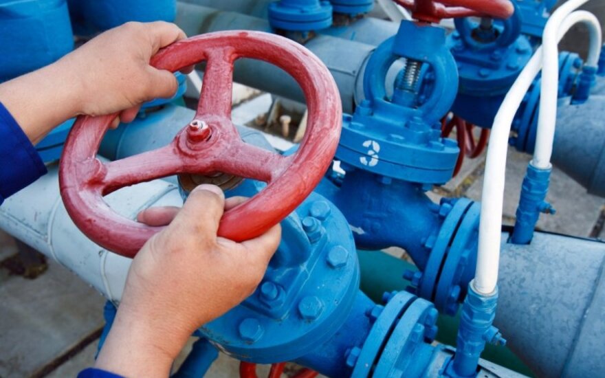Poland's gas group reports lower gas supplies from Gazprom