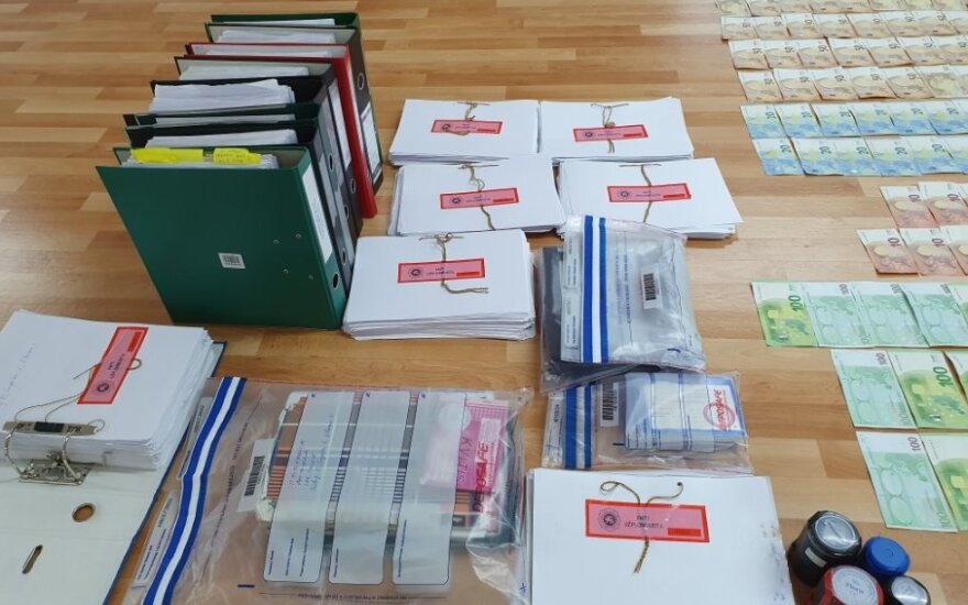 FNTT kratos Vilniuje: nelegalūs darbuotojai ir 80 tūkst. nuslėptų mokesčių