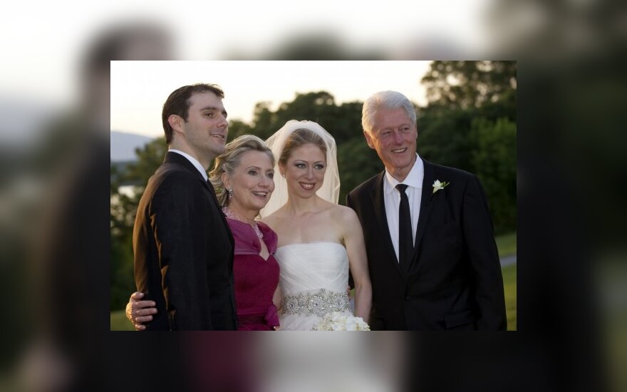 Дочь Хиллари и Билла Клинтон вышла замуж за банкира Марка Мезвински.