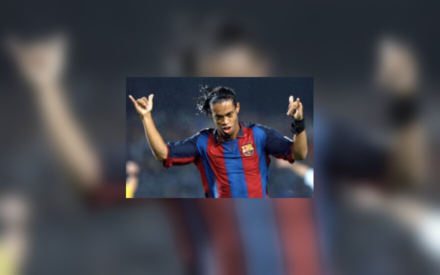 Fc Barcelona Atnaujino Sutartį Su Ronaldinho Delfi Sportas