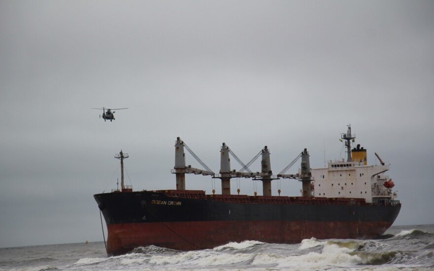 Klaipėdoje Ant Seklumos Uzplaukes Laivas Vezė Nafta Kuri Gali Issilieti Pranesa Kam Visuomenedotcom