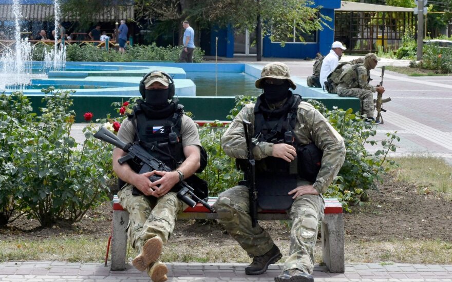 Okupuotuose Ukrainos miestuose – siaubą rusų kariams keliantys ženklai