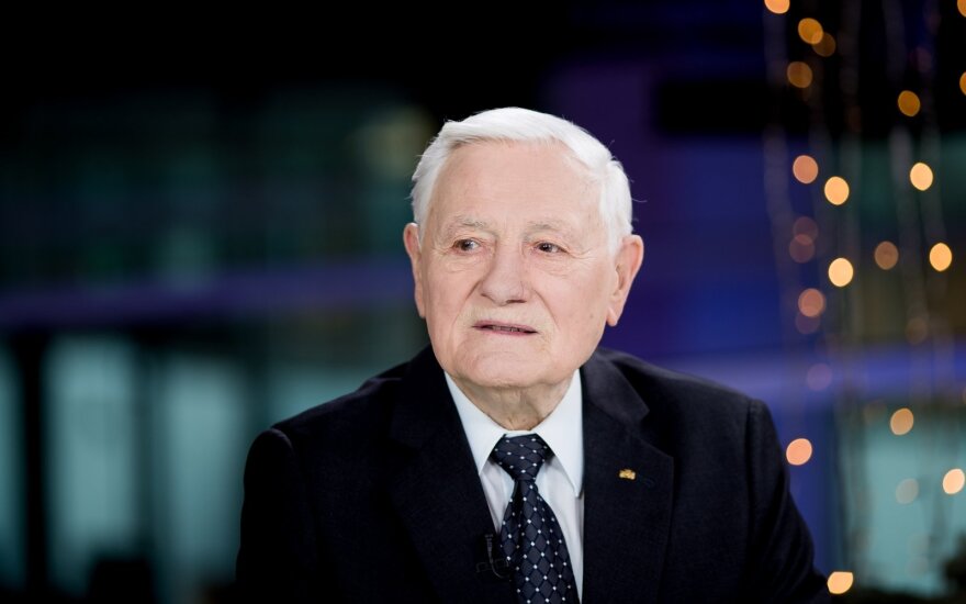 Valdas Adamkus mini 94ąjį gimtadienį DELFI