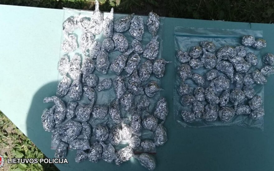 Marijampolės kriminalistai išaiškino grupę asmenų, intensyviai platinusių narkotines medžiagas