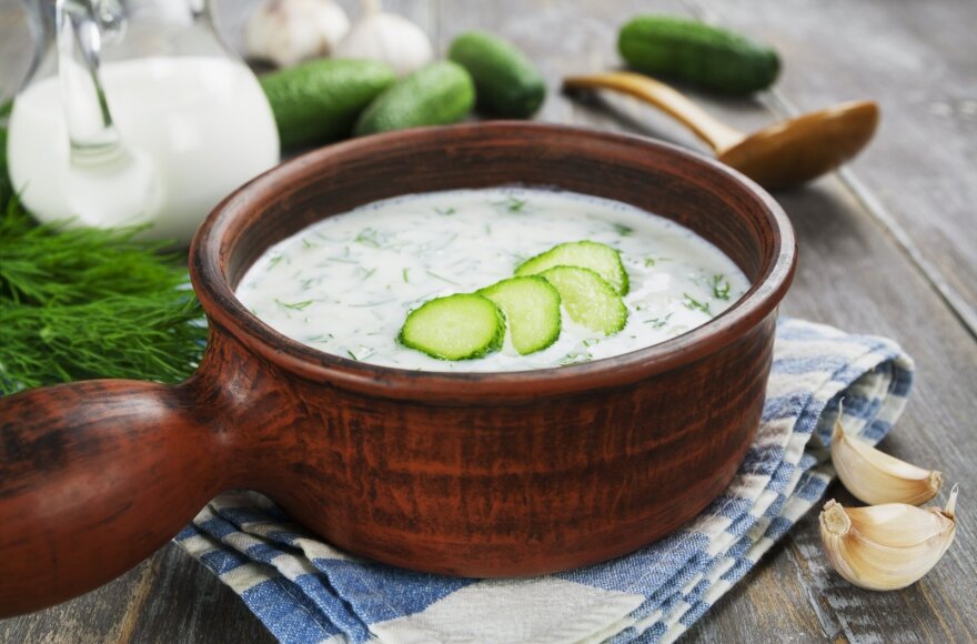 Lietuviškas patiekalas: šalta česnakinė sriuba – vienas malonumas tokią valgyti šiltą dieną