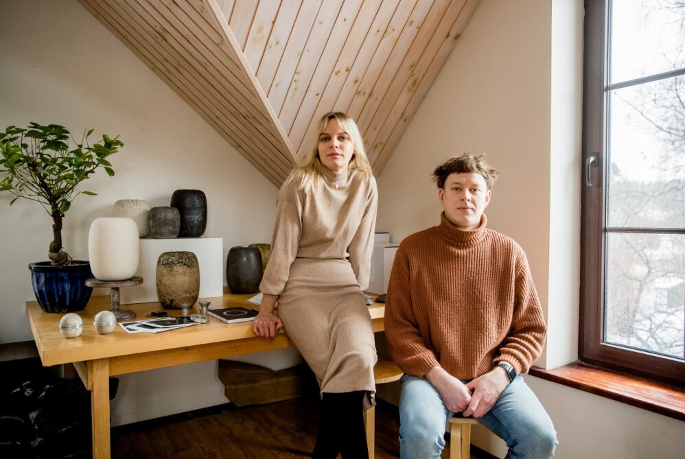 Urnas lipdantys dizaineriai Greta ir Jonas: didžiausi mūsų konkurentai – pigius produktus štampuojantys gamintojai